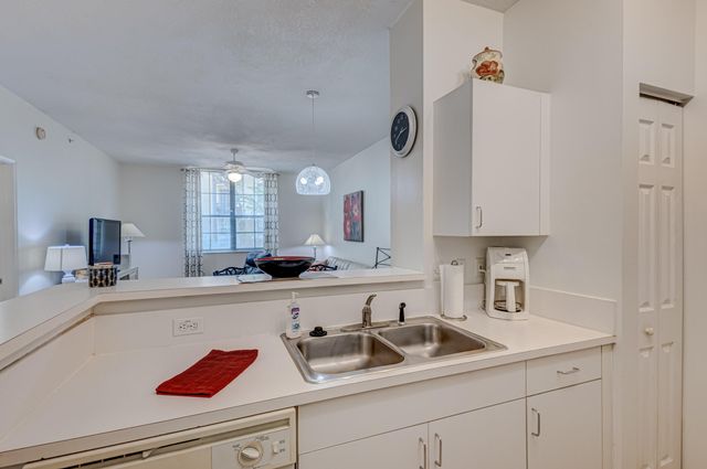 630 S Sapodilla Avenue 112, West Palm Beach, FL 33401