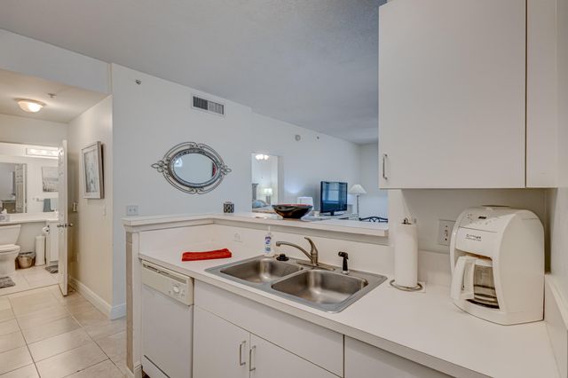 630 S Sapodilla Avenue 112, West Palm Beach, FL 33401