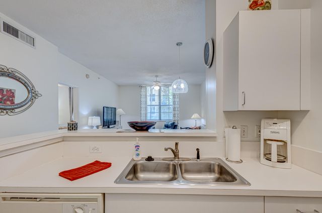 630 S Sapodilla Avenue 112, West Palm Beach, FL 33401