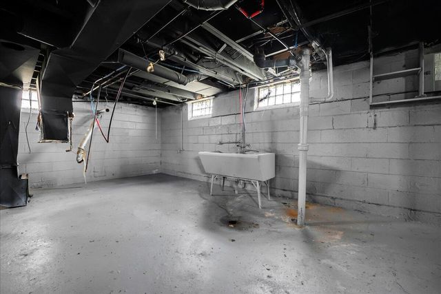 9090 Stahelin Avenue, Detroit, MI 48228