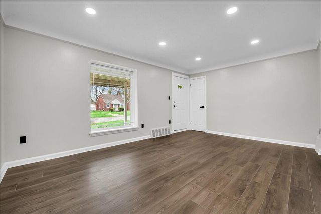 9090 Stahelin Avenue, Detroit, MI 48228