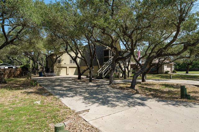 203 Timber Lane Loop, Rockport, TX 78382