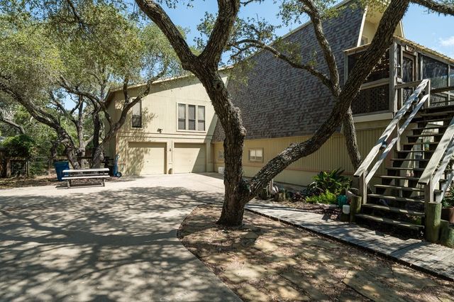 203 Timber Lane Loop, Rockport, TX 78382