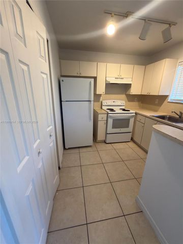 930 NE 34th Ave 201, Homestead, FL 33033