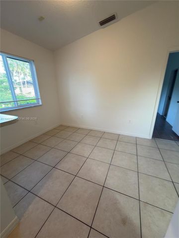 930 NE 34th Ave 201, Homestead, FL 33033