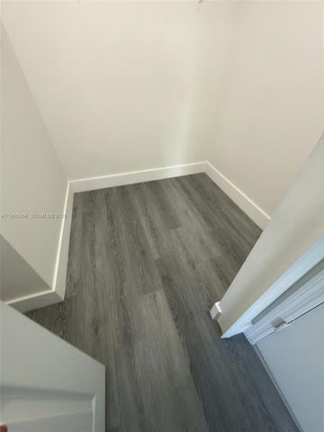 930 NE 34th Ave 201, Homestead, FL 33033