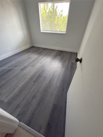 930 NE 34th Ave 201, Homestead, FL 33033