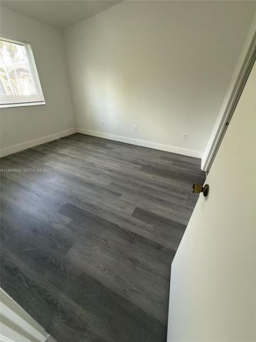 930 NE 34th Ave 201, Homestead, FL 33033