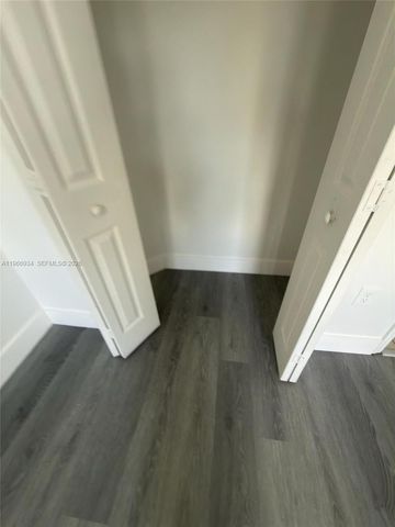 930 NE 34th Ave 201, Homestead, FL 33033