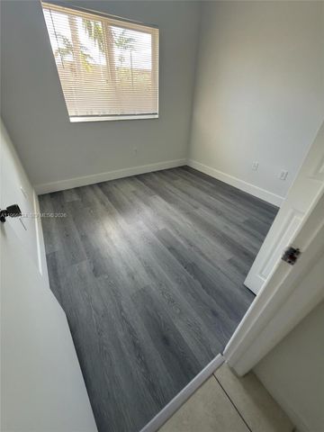 930 NE 34th Ave 201, Homestead, FL 33033