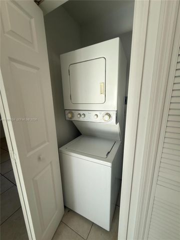 930 NE 34th Ave 201, Homestead, FL 33033