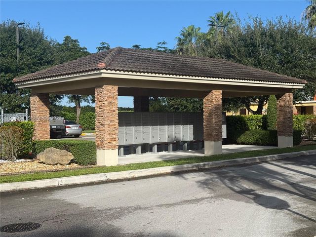 930 NE 34th Ave 201, Homestead, FL 33033