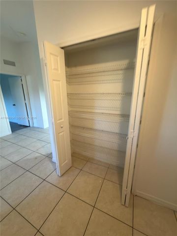 930 NE 34th Ave 201, Homestead, FL 33033