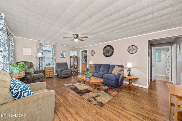 214 Omega St, Harriman, TN 37748