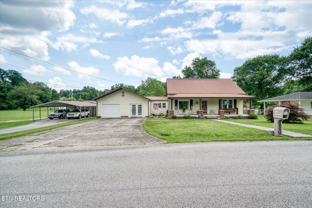 214 Omega St, Harriman, TN 37748