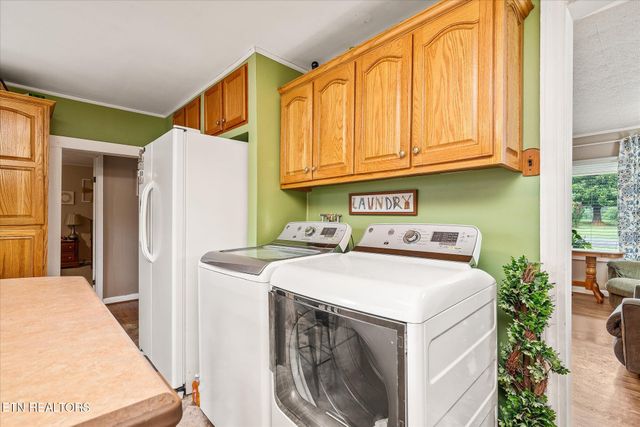 214 Omega St, Harriman, TN 37748