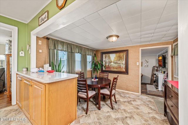 214 Omega St, Harriman, TN 37748