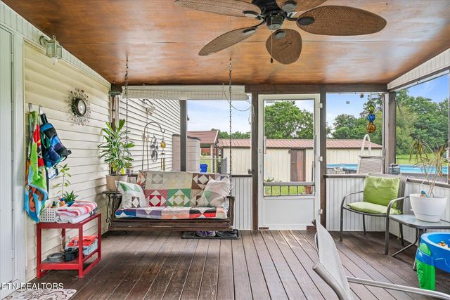 214 Omega St, Harriman, TN 37748