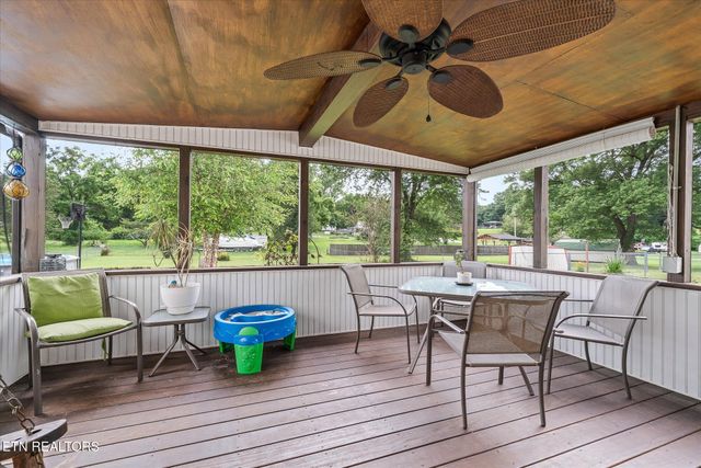 214 Omega St, Harriman, TN 37748