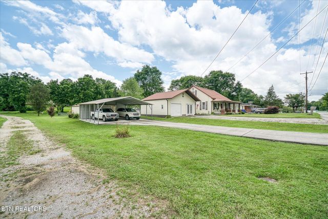 214 Omega St, Harriman, TN 37748