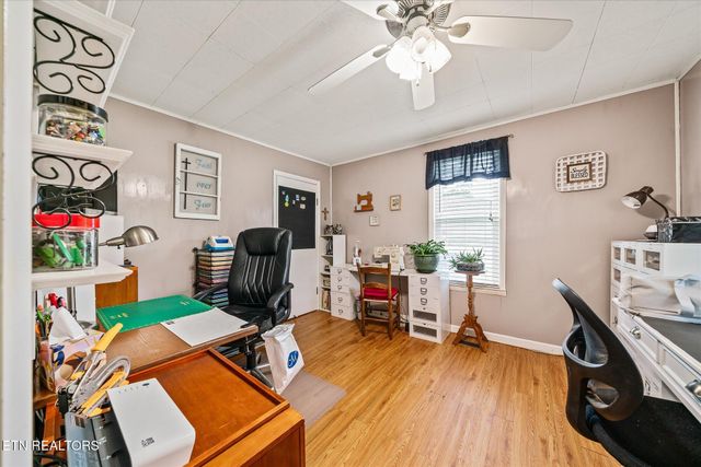 214 Omega St, Harriman, TN 37748