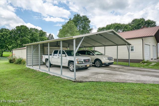 214 Omega St, Harriman, TN 37748