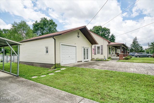 214 Omega St, Harriman, TN 37748