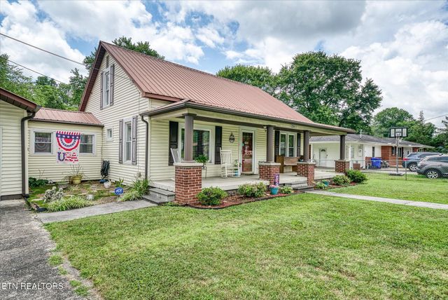 214 Omega St, Harriman, TN 37748