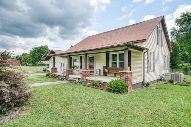 214 Omega St, Harriman, TN 37748