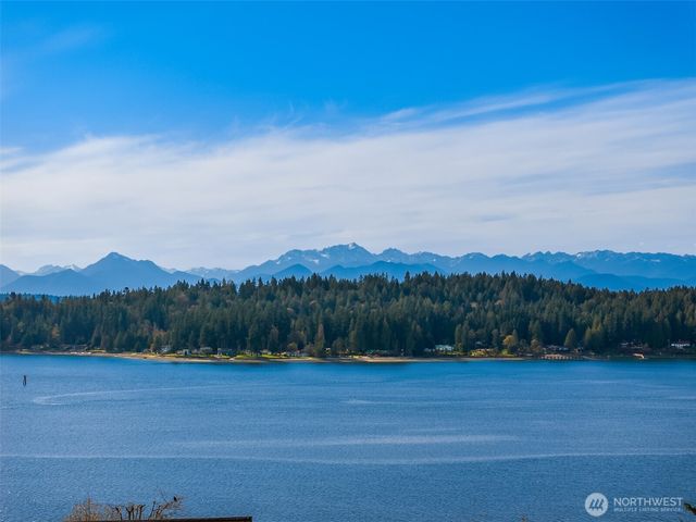 14735 Henderson Road NE, Bainbridge Island, WA 98110
