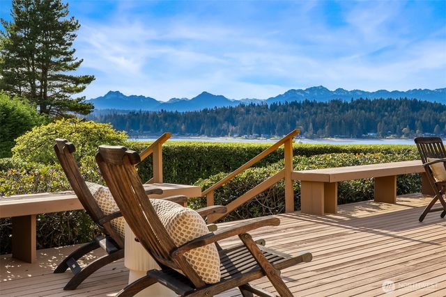 14735 Henderson Road NE, Bainbridge Island, WA 98110