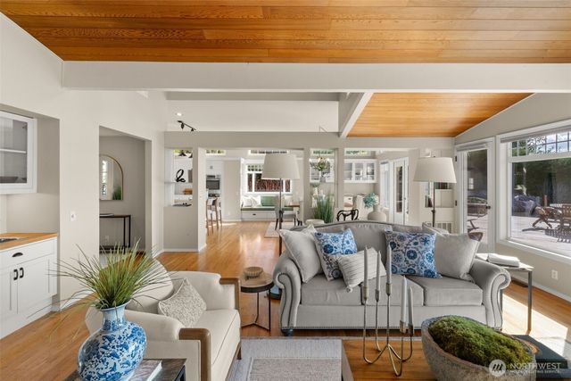 14735 Henderson Road NE, Bainbridge Island, WA 98110