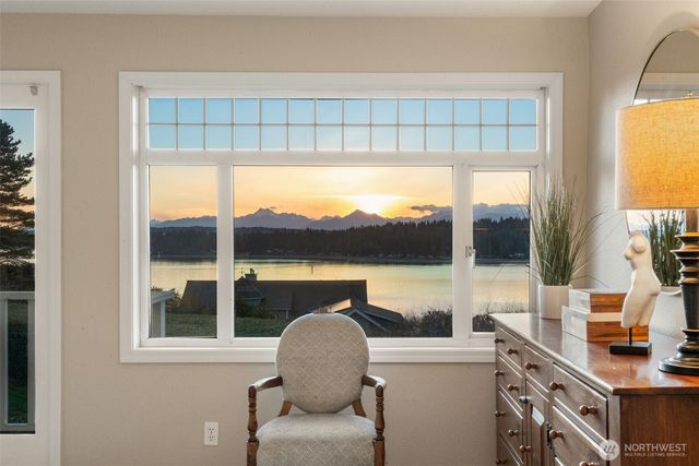 14735 Henderson Road NE, Bainbridge Island, WA 98110