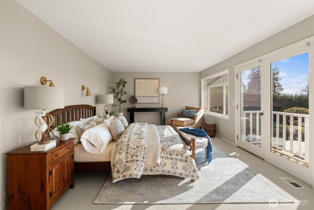 14735 Henderson Road NE, Bainbridge Island, WA 98110