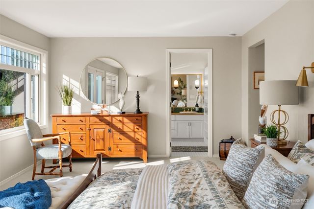 14735 Henderson Road NE, Bainbridge Island, WA 98110