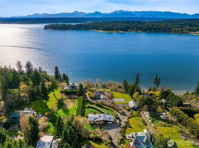 14735 Henderson Road NE, Bainbridge Island, WA 98110