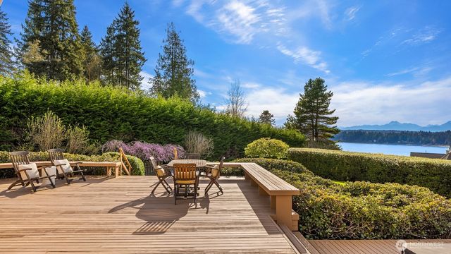 14735 Henderson Road NE, Bainbridge Island, WA 98110