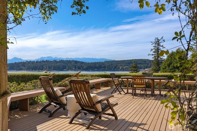 14735 Henderson Road NE, Bainbridge Island, WA 98110