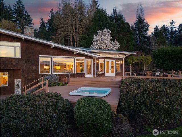14735 Henderson Road NE, Bainbridge Island, WA 98110