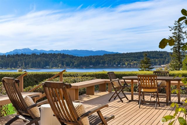 14735 Henderson Road NE, Bainbridge Island, WA 98110