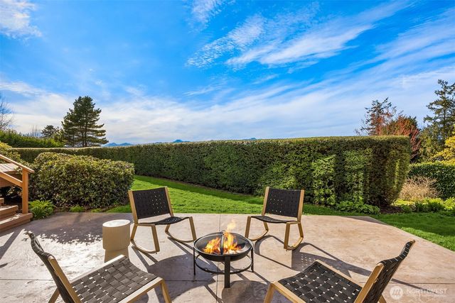 14735 Henderson Road NE, Bainbridge Island, WA 98110