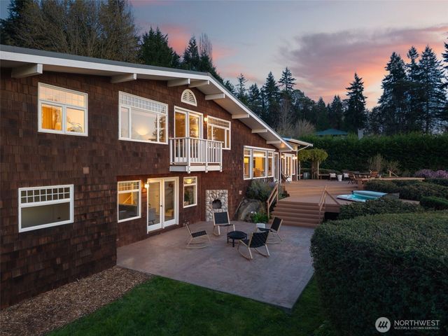 14735 Henderson Road NE, Bainbridge Island, WA 98110