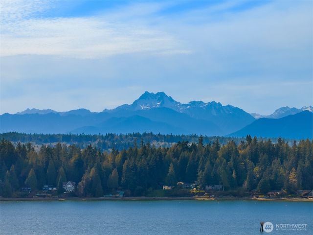 14735 Henderson Road NE, Bainbridge Island, WA 98110