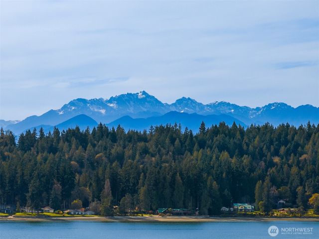 14735 Henderson Road NE, Bainbridge Island, WA 98110