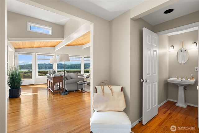 14735 Henderson Road NE, Bainbridge Island, WA 98110