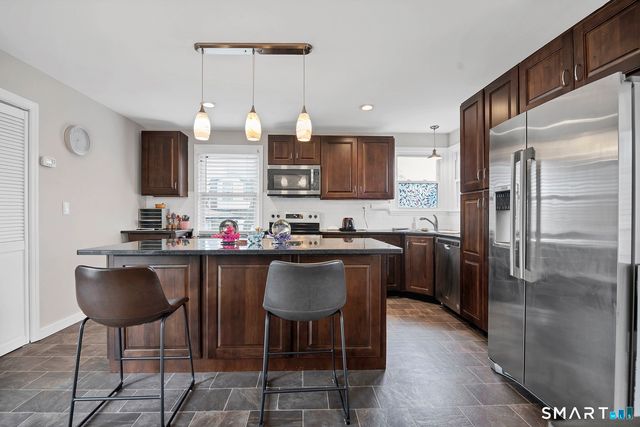 45 Ridgewood Avenue, Waterford, CT 06385