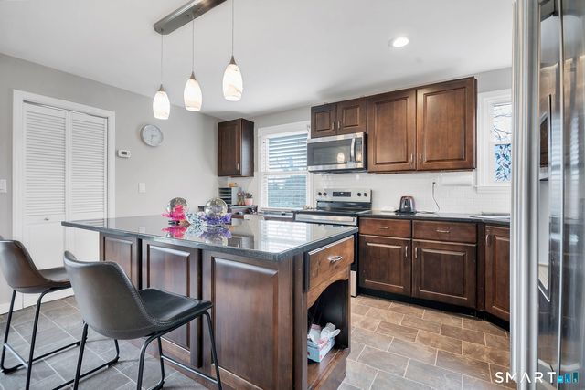 45 Ridgewood Avenue, Waterford, CT 06385