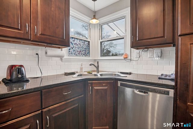 45 Ridgewood Avenue, Waterford, CT 06385