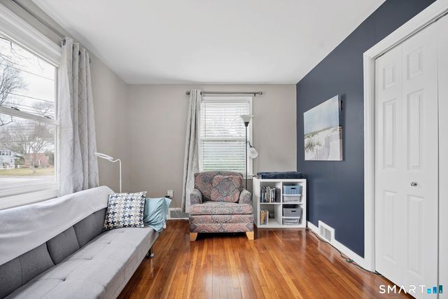 45 Ridgewood Avenue, Waterford, CT 06385