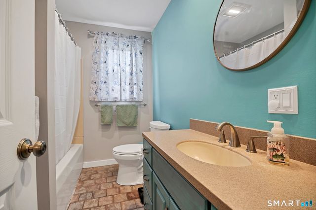 45 Ridgewood Avenue, Waterford, CT 06385